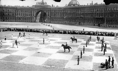 Живые шахматы в СССР. Как сыграли партию людьми в Ленинграде.
